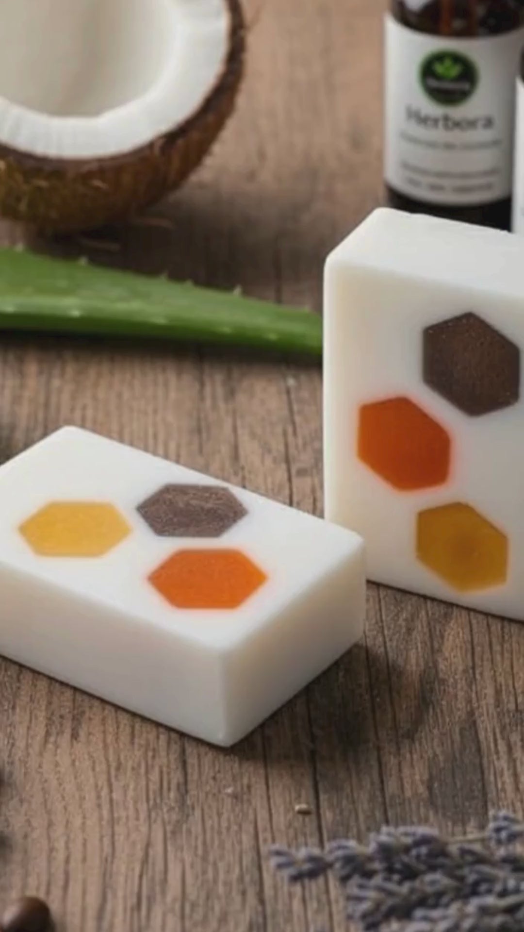 MILK MOISTURIZING SOAP WITH GEMSTONE